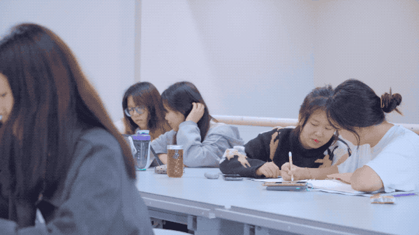 nfoob9vmwuevbms5i59f9h4e2vdowj899378.gif